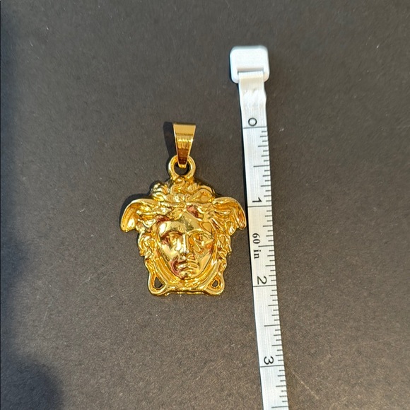 Gold Tone Medusa Pendant - Picture 5 of 5